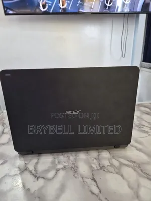 Laptop Acer TravelMate B 4GB Intel Celeron SSHD+SSD 72GB