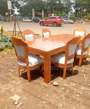 Sturdy Vanish Crafted Antique 8-Seater Dinning Table Set