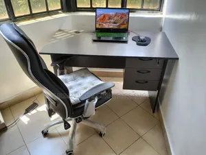 Office Furnitures Setting