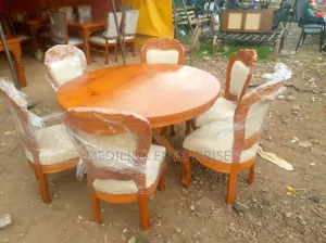 Mahogany Round Vanish 6 Seater Dinning Table Set