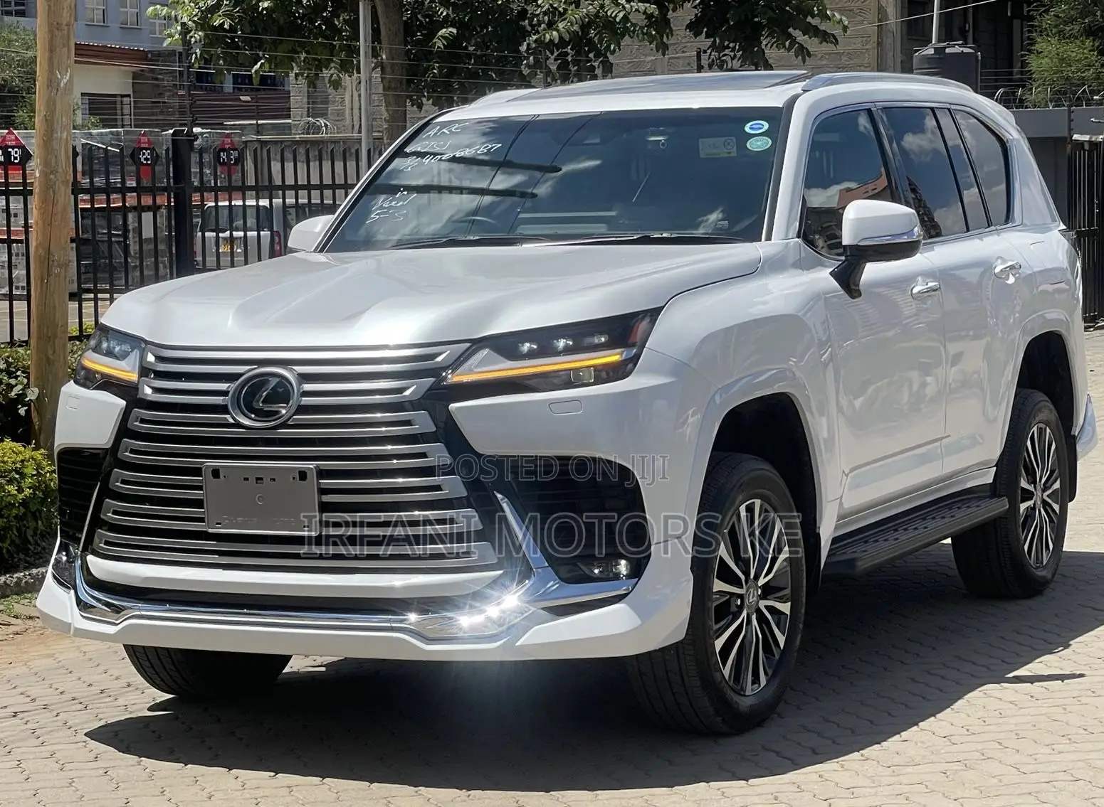 Lexus LX 600 2022 White