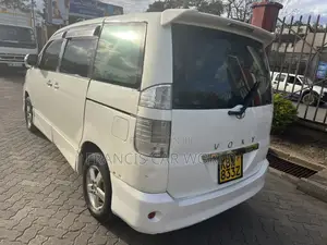 Toyota Voxy 2006 Off white