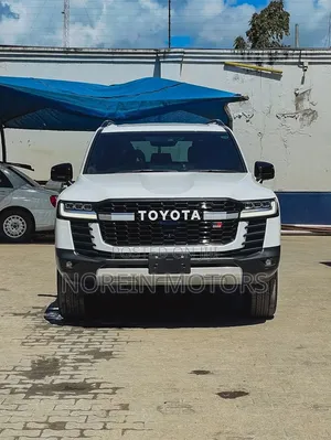 Toyota Land Cruiser LC300 2022 Pearl