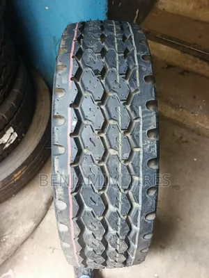Bridgestone Tires Sizes 265/70r19.5 for Isuzu FRR Tubeles.