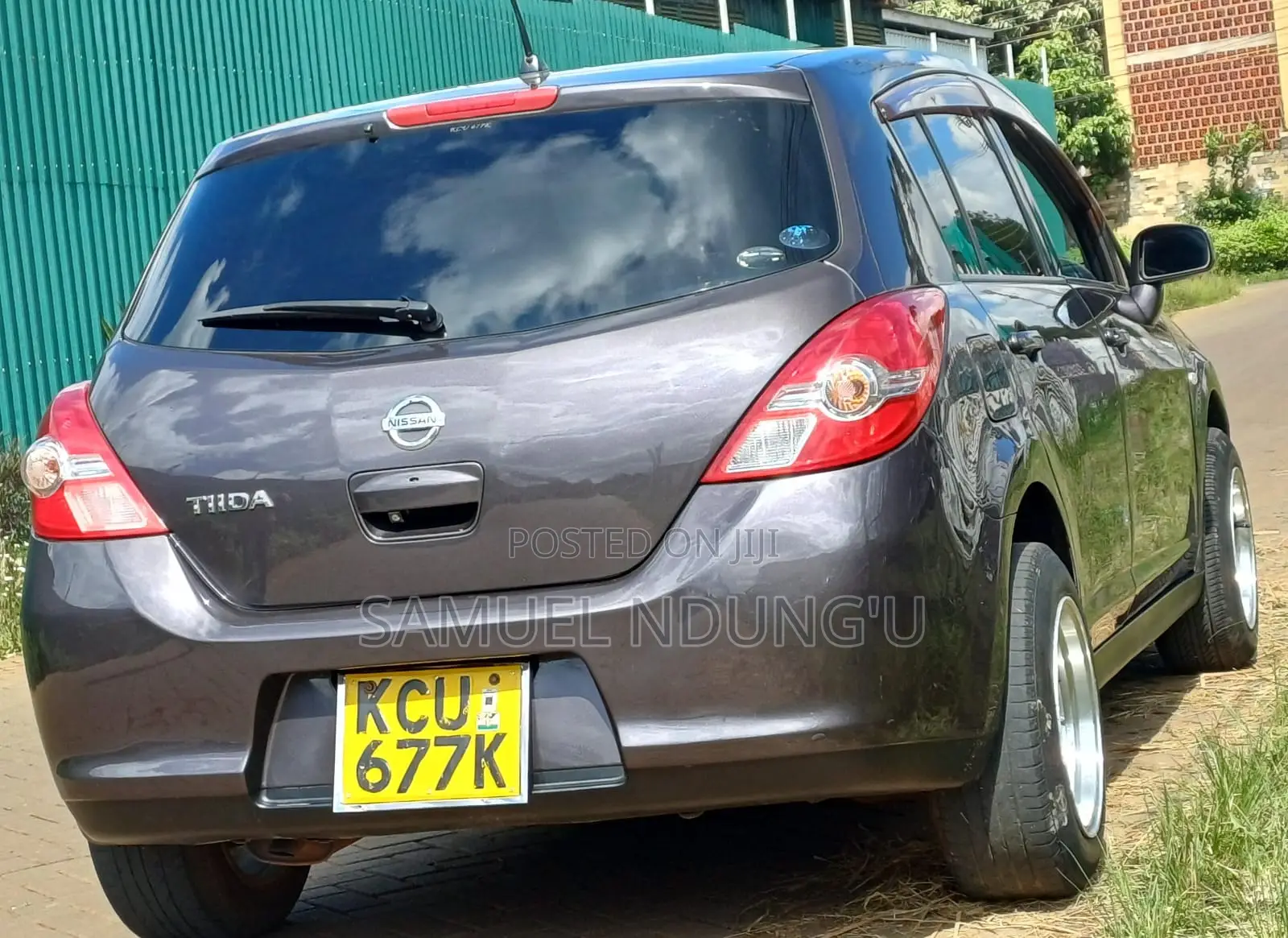 Nissan Tiida 2012 Beige