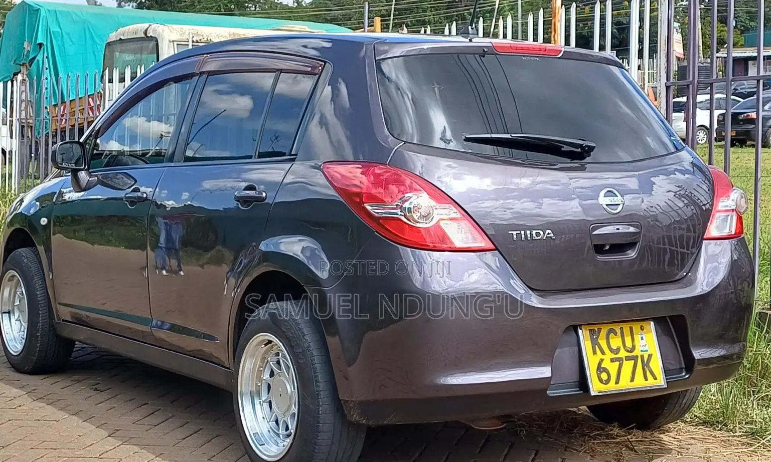 Nissan Tiida 2012 Beige