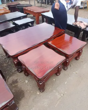 Home /Elegant Mahogany Coffee Table Set