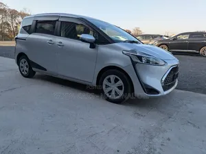 Toyota Sienta 2019 Silver