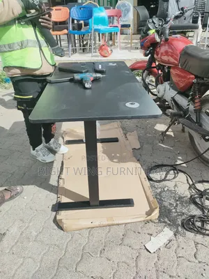 Strong Metal Legs Electric Adjustable Table 1.2m