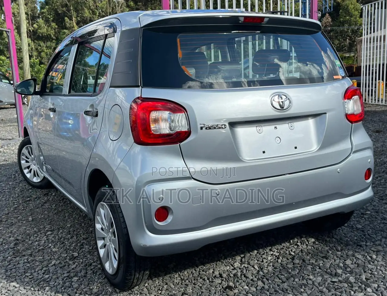 Toyota Passo 2019 Silver