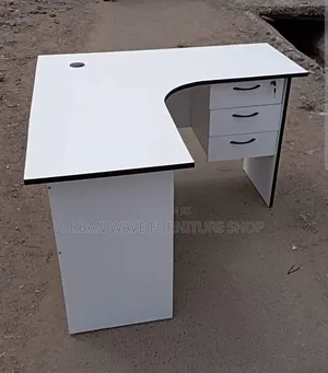 White Black Lipping Desk