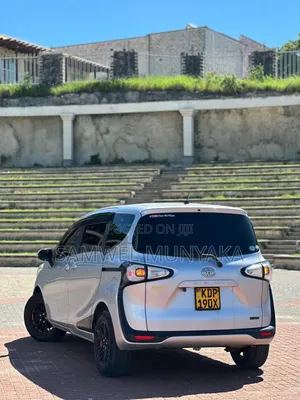 Toyota Sienta 1.5 FWD 2017 Pearl