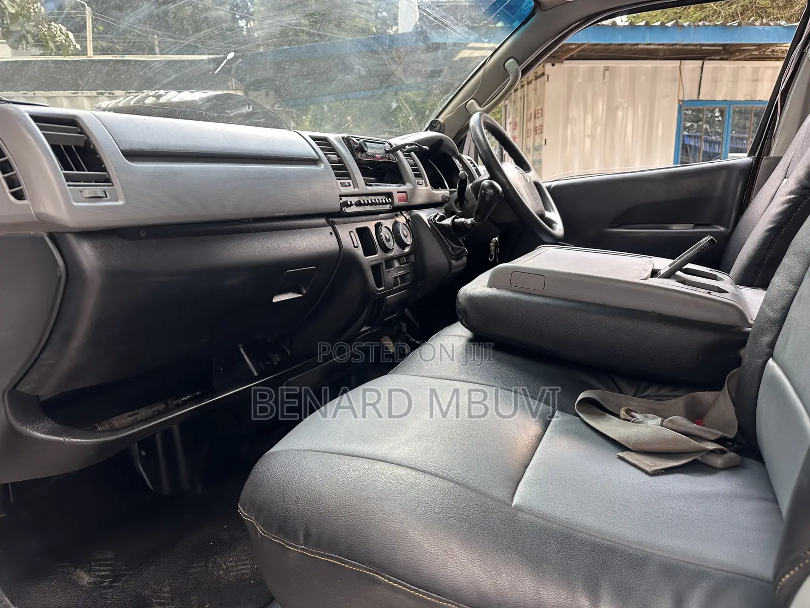 Toyota HiAce 2011 White