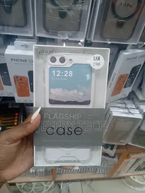 Piblue Transparent Protective Case for the Samsung Galaxy Z Flip6.