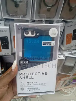 Piblue Protective Shell for a Samsung Galaxy Z Flip5 Smartphone.