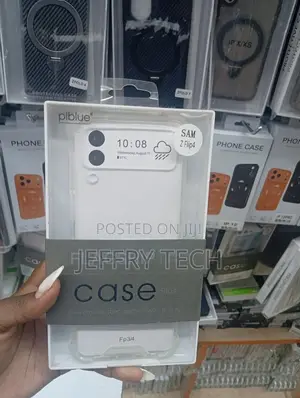 Piblue Transparent Mobile Phone Case for the Samsung Galaxy Z Flip 4.
