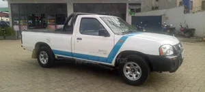 Nissan Hardbody Local