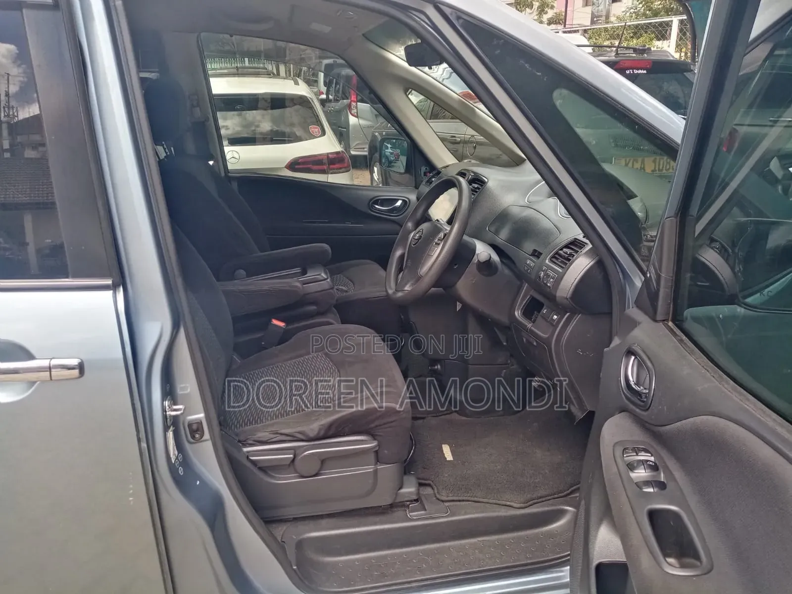 Nissan Serena 2013 Blue