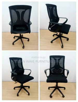 Classic Swivel Chair With Custers