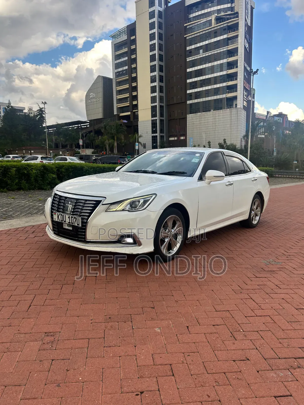 Toyota Crown 2017 White