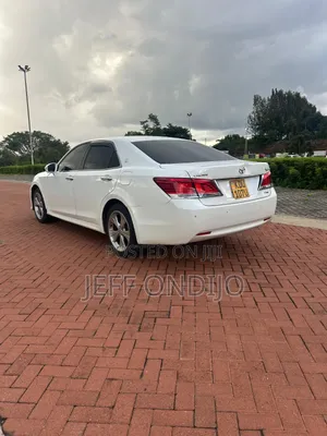 Toyota Crown 2017 White
