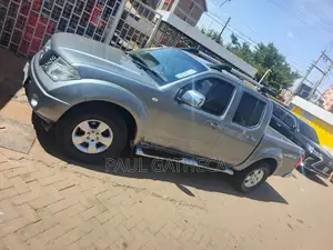 Nissan Navara 2011 Gray
