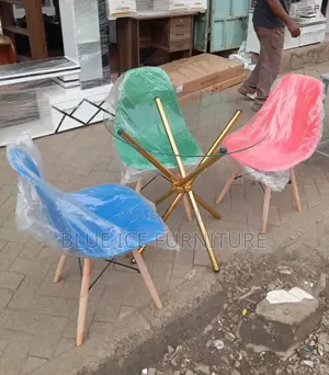3 Seater Plastic Eames Chair With Round Glass Table
