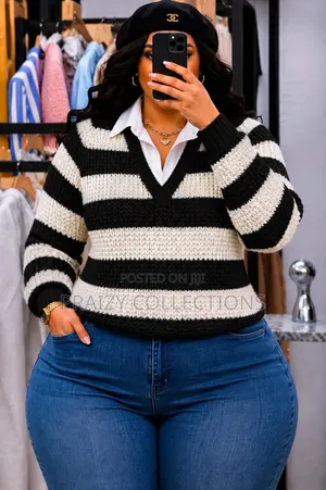 Blocked Sweater With White Collar