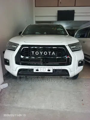 Toyota Hilux 2021 White