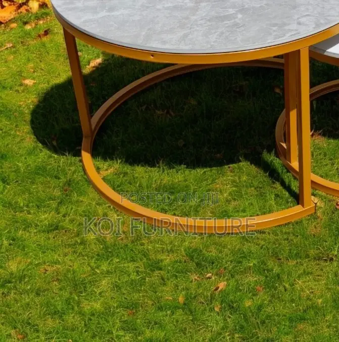 Coffee Table; Round Talemoh Coffee Table Set