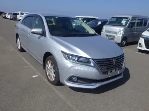 Toyota Premio 2019 Silver