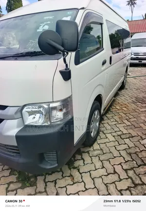 Toyota HiAce 2019 White