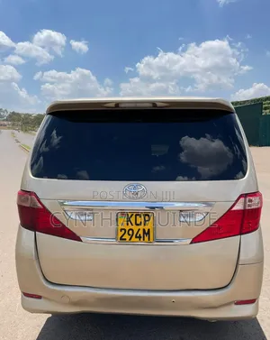 Toyota Alphard 2010 Gold