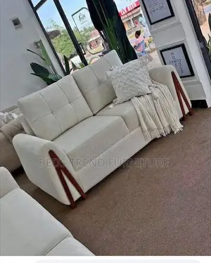 White 3 Seater Elegant Seat
