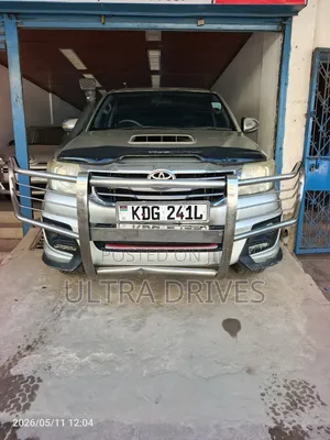 Toyota Hilux 2013 Gray