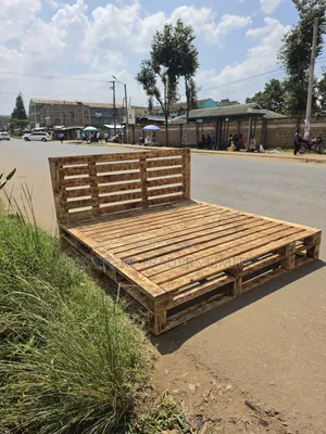6×6 Pallet Bed – Rustic Blazed Finish Best for Back Support.