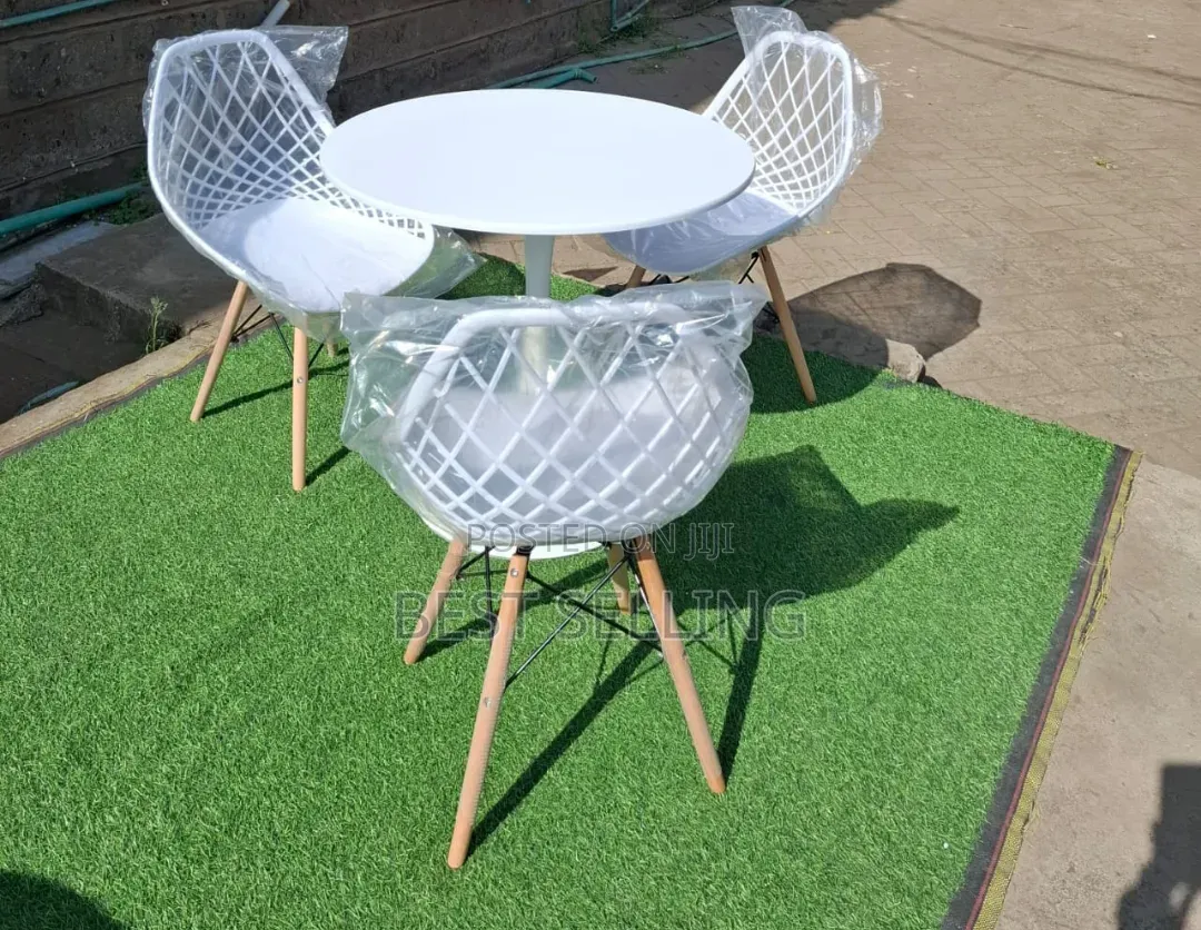 Eamas Round Dining Set