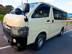 Toyota HiAce 2012 Off white