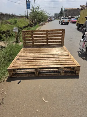 6×6 Pallet Bed -Heavy Duty Rustic Blazed Frame, Back Support Design