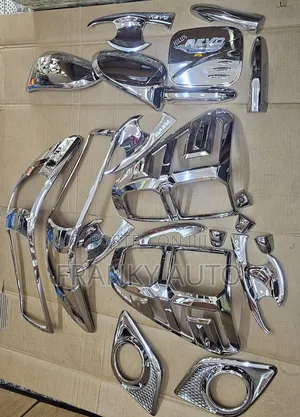 Chrome Kit Hilux Revo