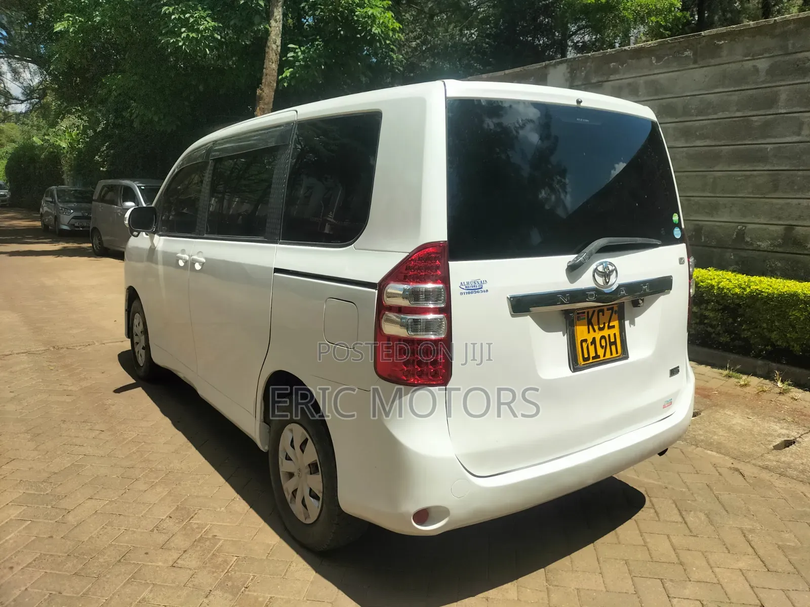 Toyota Noah 2013 Off white