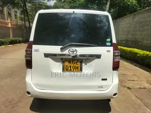 Toyota Noah 2013 Off white