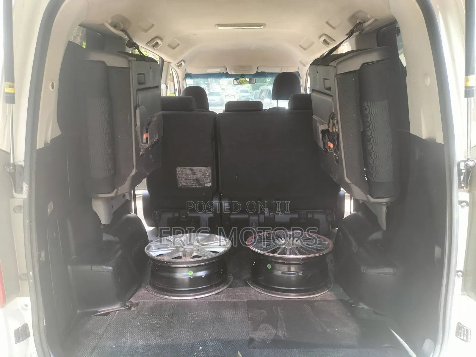 Toyota Noah 2013 Off white