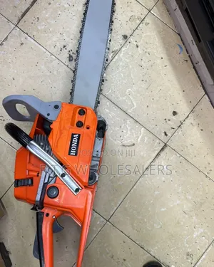 Honda 20 Inch Petrol Chainsaw – Professional Wood Cutter Tool