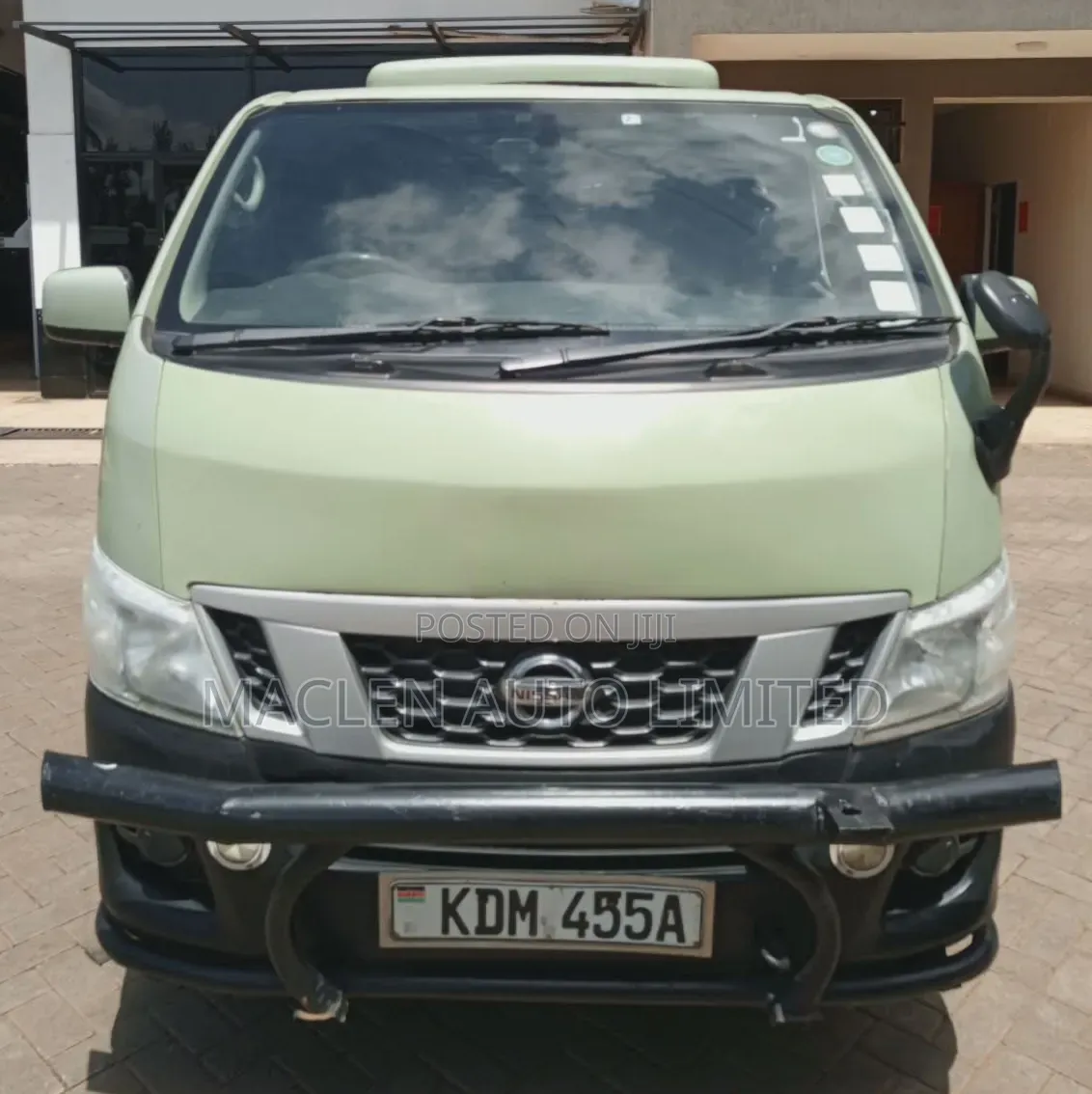Nissan Caravan (Urvan) 2016 Green
