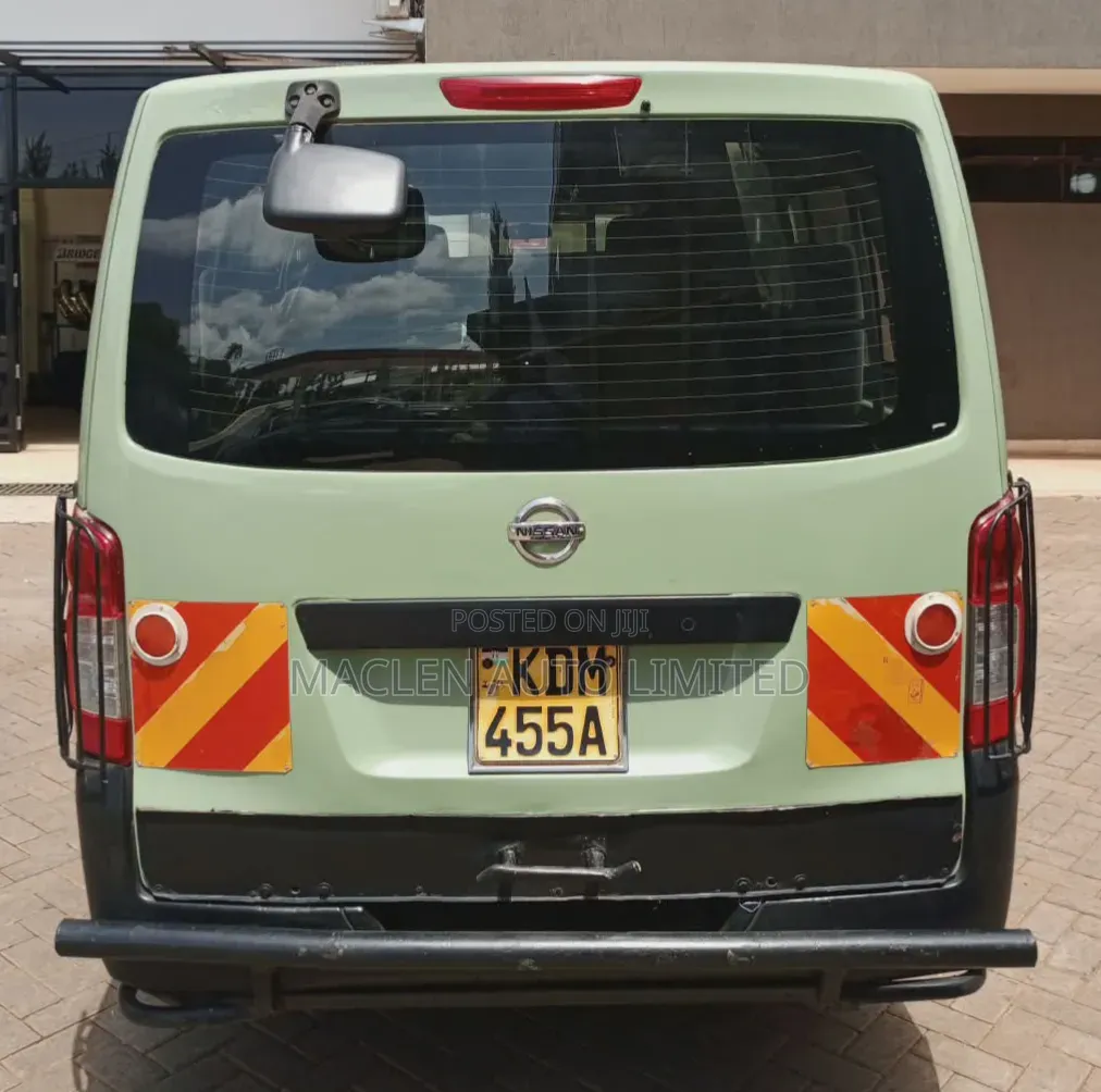 Nissan Caravan (Urvan) 2016 Green