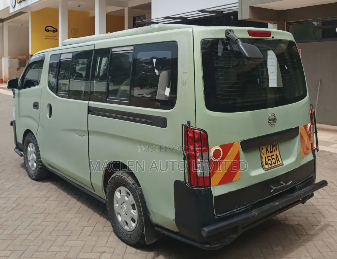 Nissan Caravan (Urvan) 2016 Green