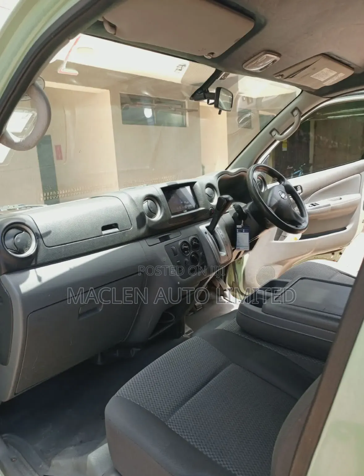 Nissan Caravan (Urvan) 2016 Green