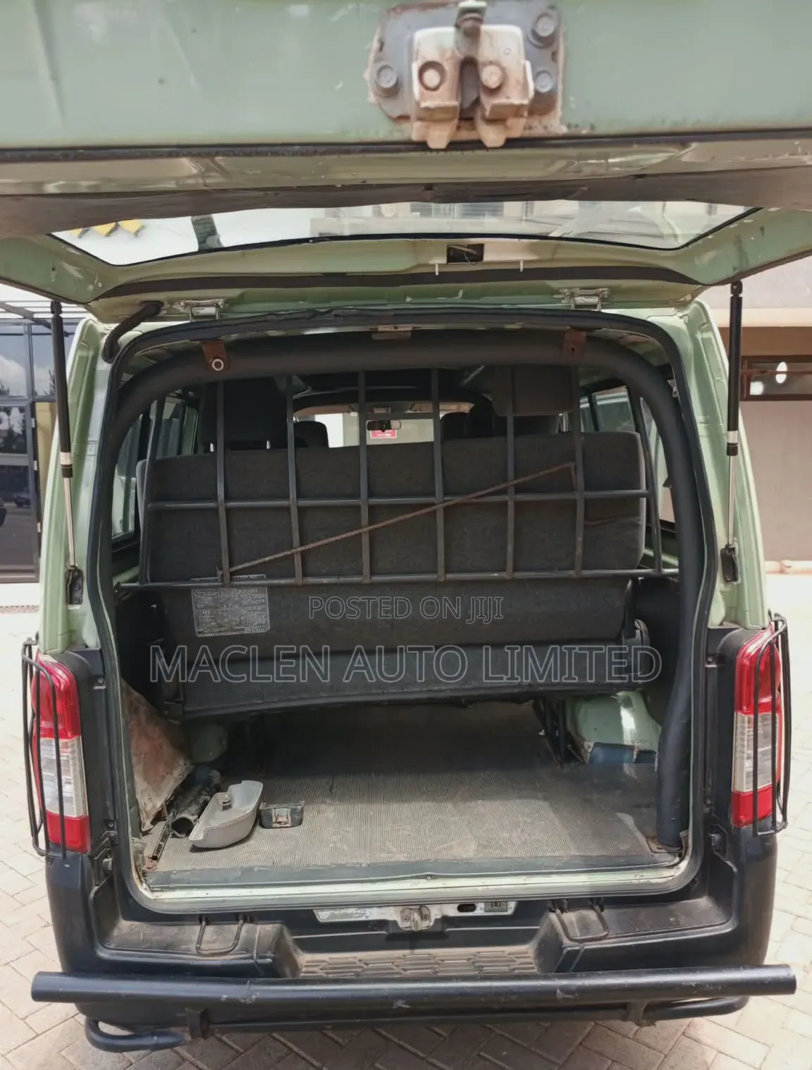 Nissan Caravan (Urvan) 2016 Green
