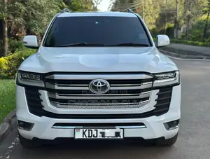 Toyota Land Cruiser 4.6 V8 GX 2015 White